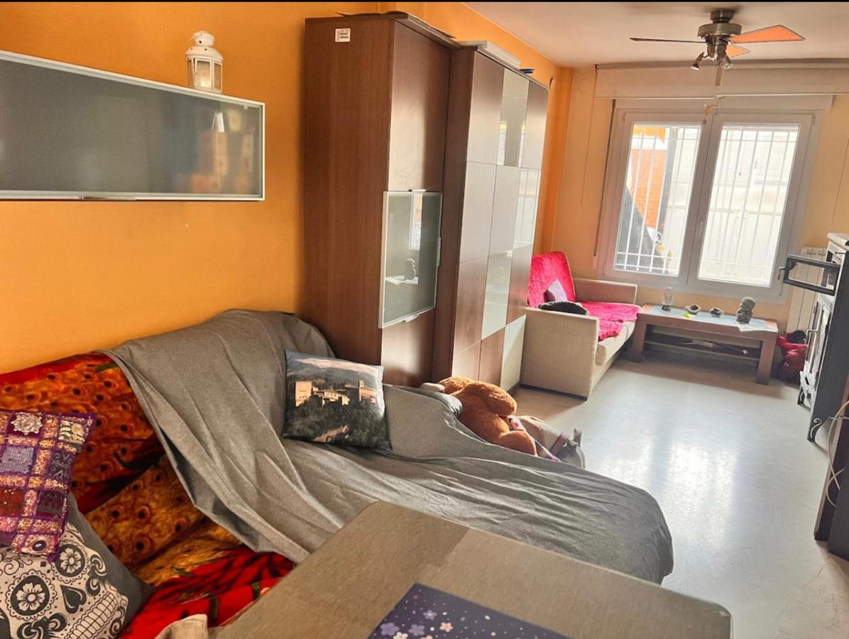 Casa Ideal Familias Y Grupos Con Balcones Exterior Soleada Patios Cerca Alhambra, Sierra Nevada, Rio Genil, Lancha Del Genil, Parque Llano Y Reloj Del Sol Con Barbacoas, Campo De Futbol, Circuito Gimnasia Apartment Гранада Екстериор снимка