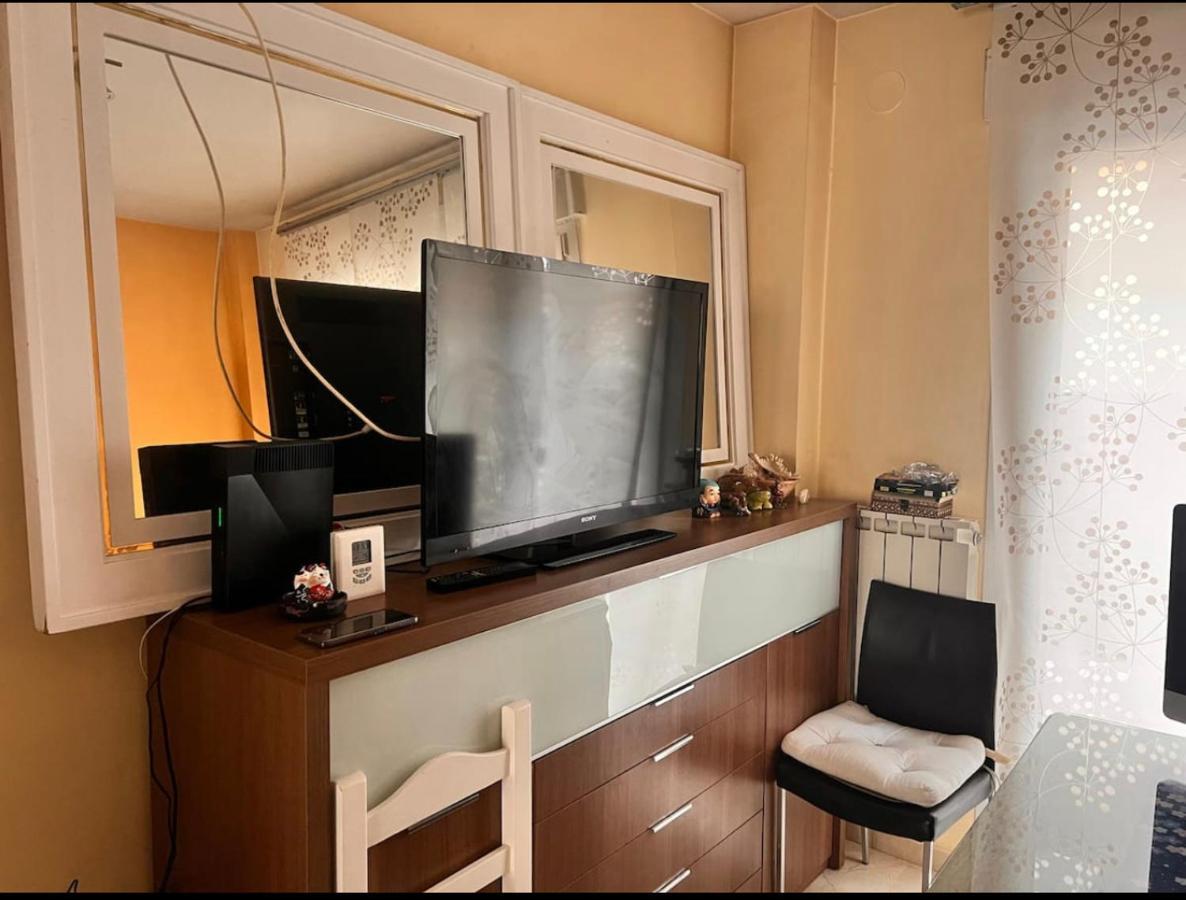 Casa Ideal Familias Y Grupos Con Balcones Exterior Soleada Patios Cerca Alhambra, Sierra Nevada, Rio Genil, Lancha Del Genil, Parque Llano Y Reloj Del Sol Con Barbacoas, Campo De Futbol, Circuito Gimnasia Apartment Гранада Екстериор снимка