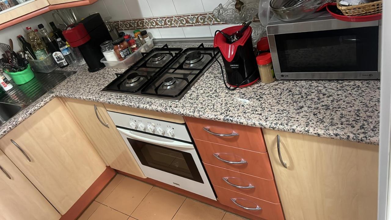 Casa Ideal Familias Y Grupos Con Balcones Exterior Soleada Patios Cerca Alhambra, Sierra Nevada, Rio Genil, Lancha Del Genil, Parque Llano Y Reloj Del Sol Con Barbacoas, Campo De Futbol, Circuito Gimnasia Apartment Гранада Екстериор снимка