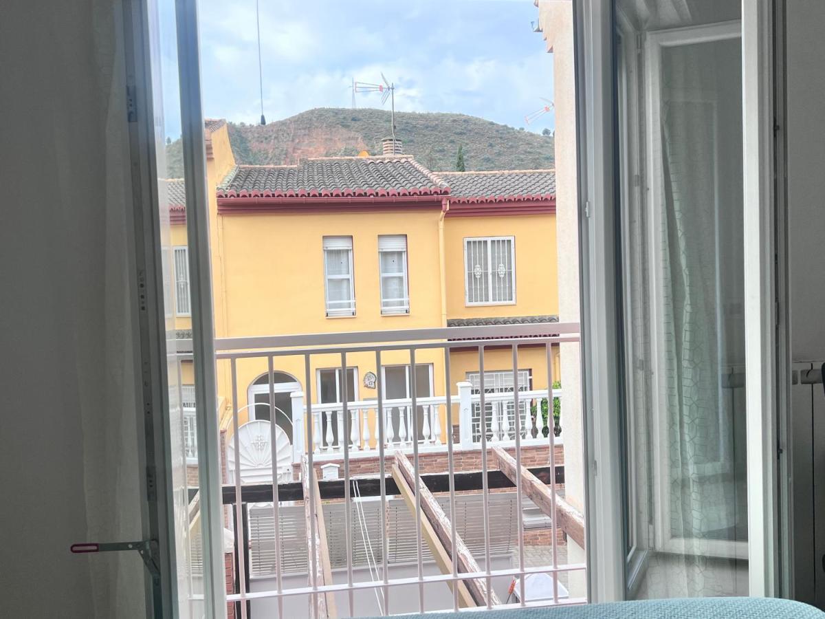 Casa Ideal Familias Y Grupos Con Balcones Exterior Soleada Patios Cerca Alhambra, Sierra Nevada, Rio Genil, Lancha Del Genil, Parque Llano Y Reloj Del Sol Con Barbacoas, Campo De Futbol, Circuito Gimnasia Apartment Гранада Екстериор снимка