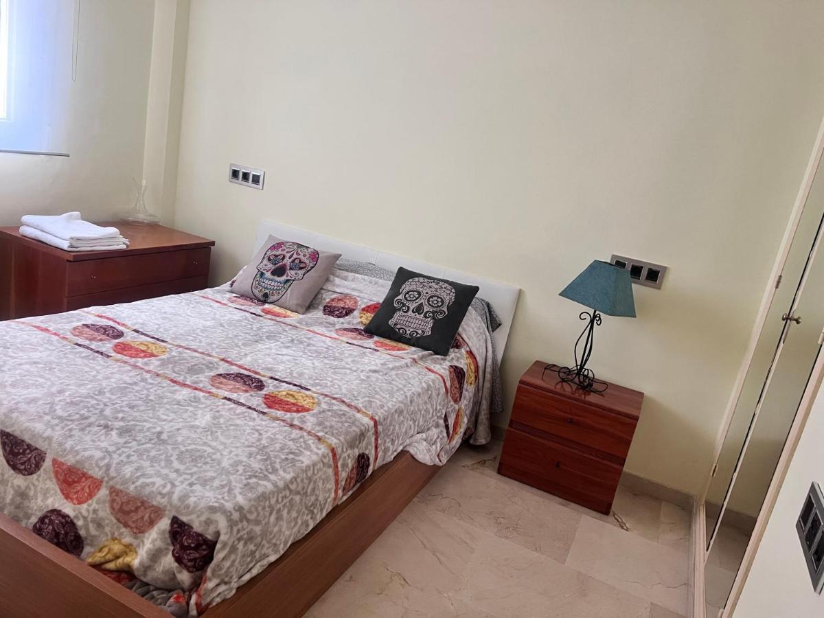 Casa Ideal Familias Y Grupos Con Balcones Exterior Soleada Patios Cerca Alhambra, Sierra Nevada, Rio Genil, Lancha Del Genil, Parque Llano Y Reloj Del Sol Con Barbacoas, Campo De Futbol, Circuito Gimnasia Apartment Гранада Екстериор снимка