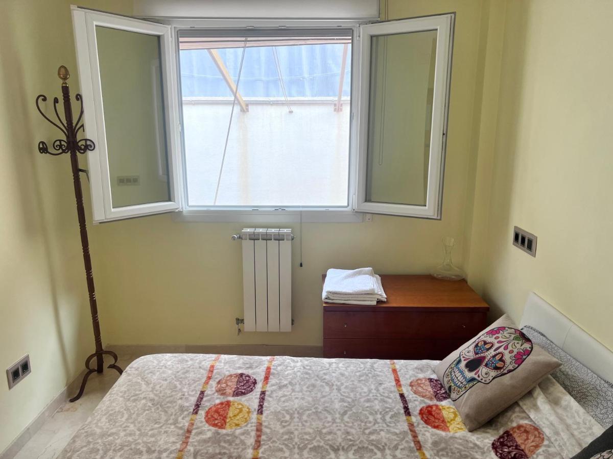 Casa Ideal Familias Y Grupos Con Balcones Exterior Soleada Patios Cerca Alhambra, Sierra Nevada, Rio Genil, Lancha Del Genil, Parque Llano Y Reloj Del Sol Con Barbacoas, Campo De Futbol, Circuito Gimnasia Apartment Гранада Екстериор снимка