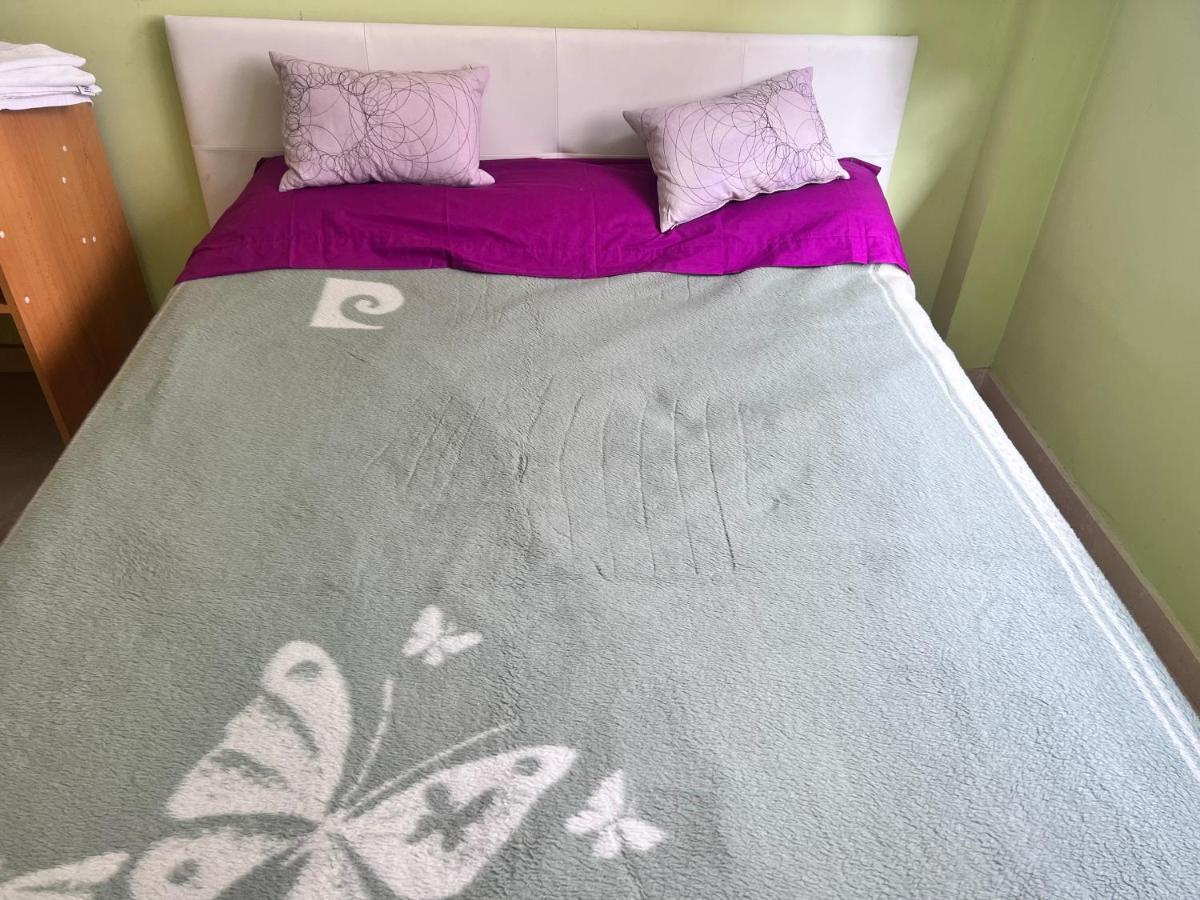 Casa Ideal Familias Y Grupos Con Balcones Exterior Soleada Patios Cerca Alhambra, Sierra Nevada, Rio Genil, Lancha Del Genil, Parque Llano Y Reloj Del Sol Con Barbacoas, Campo De Futbol, Circuito Gimnasia Apartment Гранада Екстериор снимка