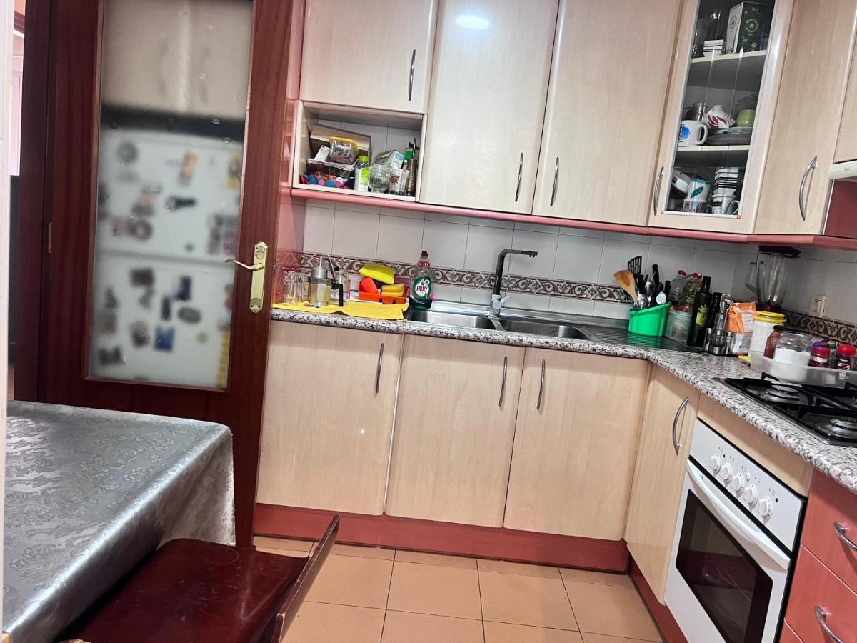 Casa Ideal Familias Y Grupos Con Balcones Exterior Soleada Patios Cerca Alhambra, Sierra Nevada, Rio Genil, Lancha Del Genil, Parque Llano Y Reloj Del Sol Con Barbacoas, Campo De Futbol, Circuito Gimnasia Apartment Гранада Екстериор снимка