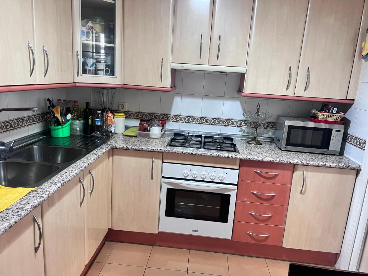 Casa Ideal Familias Y Grupos Con Balcones Exterior Soleada Patios Cerca Alhambra, Sierra Nevada, Rio Genil, Lancha Del Genil, Parque Llano Y Reloj Del Sol Con Barbacoas, Campo De Futbol, Circuito Gimnasia Apartment Гранада Екстериор снимка