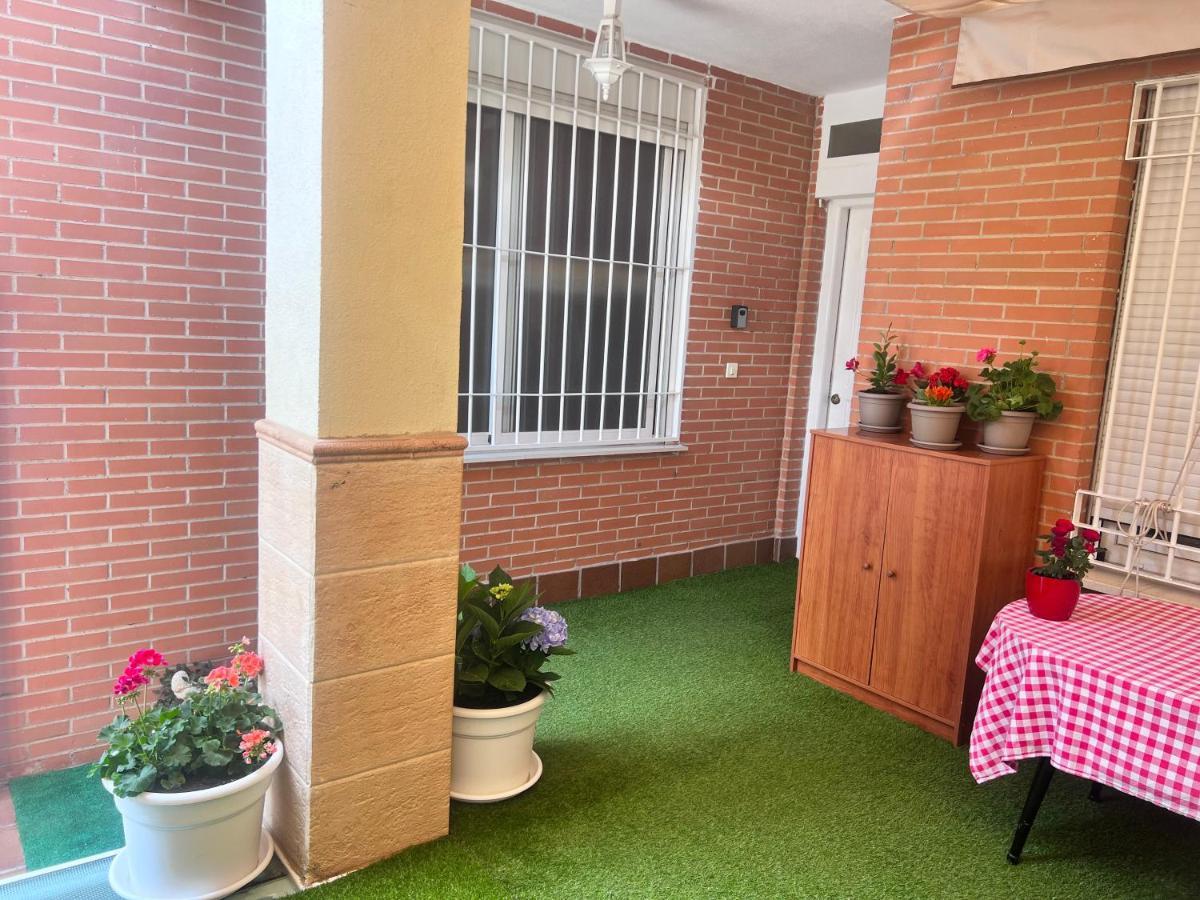 Casa Ideal Familias Y Grupos Con Balcones Exterior Soleada Patios Cerca Alhambra, Sierra Nevada, Rio Genil, Lancha Del Genil, Parque Llano Y Reloj Del Sol Con Barbacoas, Campo De Futbol, Circuito Gimnasia Apartment Гранада Екстериор снимка