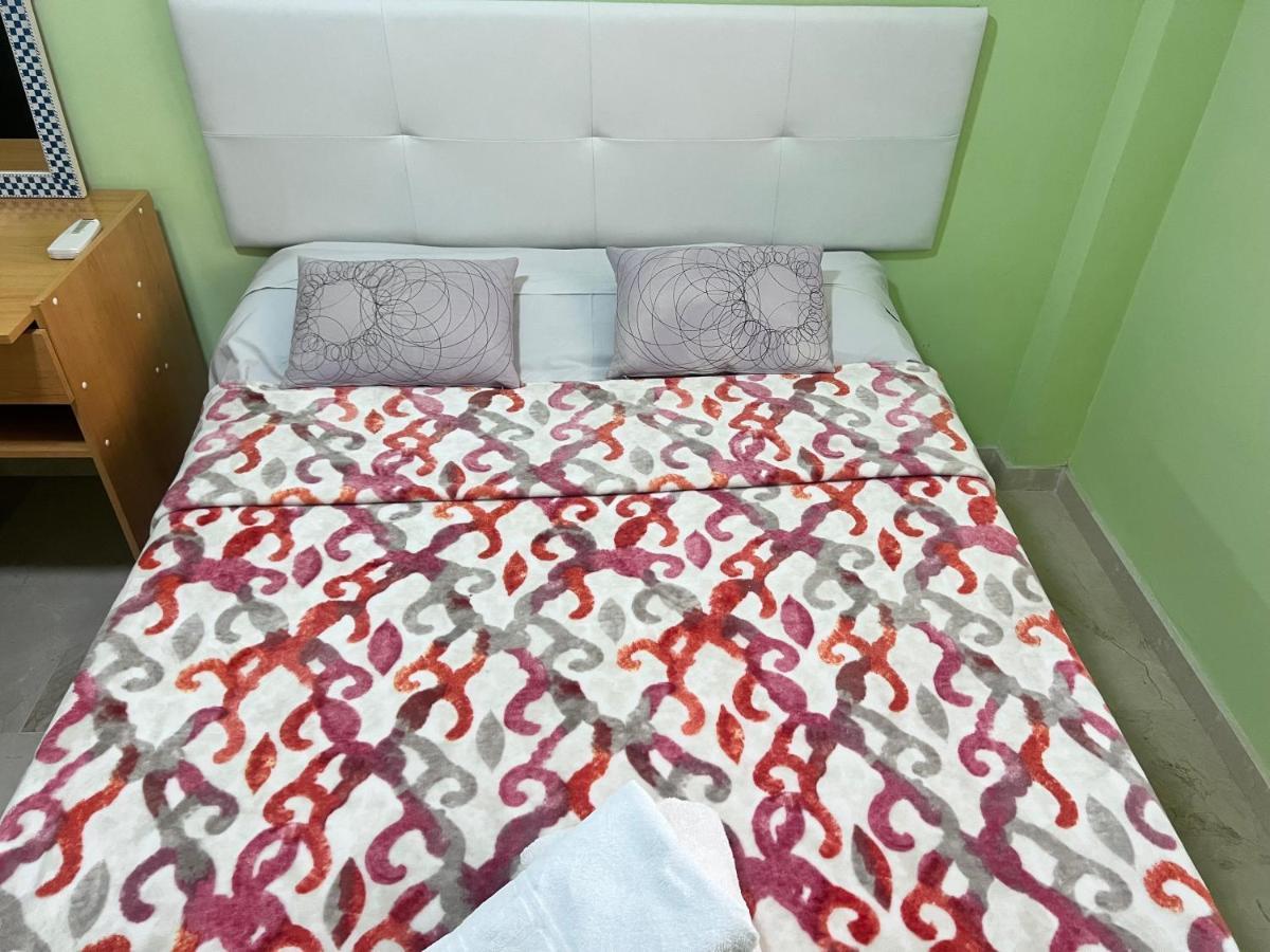Casa Ideal Familias Y Grupos Con Balcones Exterior Soleada Patios Cerca Alhambra, Sierra Nevada, Rio Genil, Lancha Del Genil, Parque Llano Y Reloj Del Sol Con Barbacoas, Campo De Futbol, Circuito Gimnasia Apartment Гранада Екстериор снимка