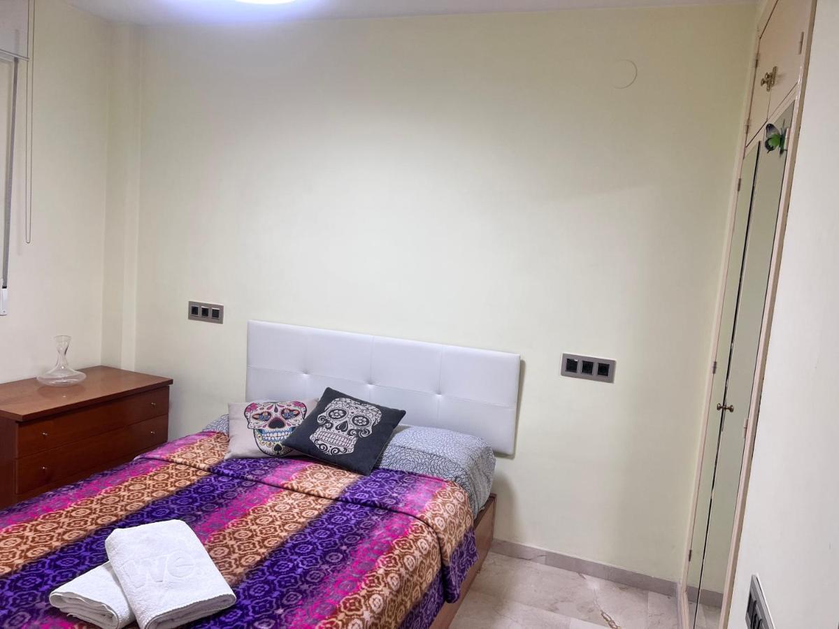 Casa Ideal Familias Y Grupos Con Balcones Exterior Soleada Patios Cerca Alhambra, Sierra Nevada, Rio Genil, Lancha Del Genil, Parque Llano Y Reloj Del Sol Con Barbacoas, Campo De Futbol, Circuito Gimnasia Apartment Гранада Екстериор снимка